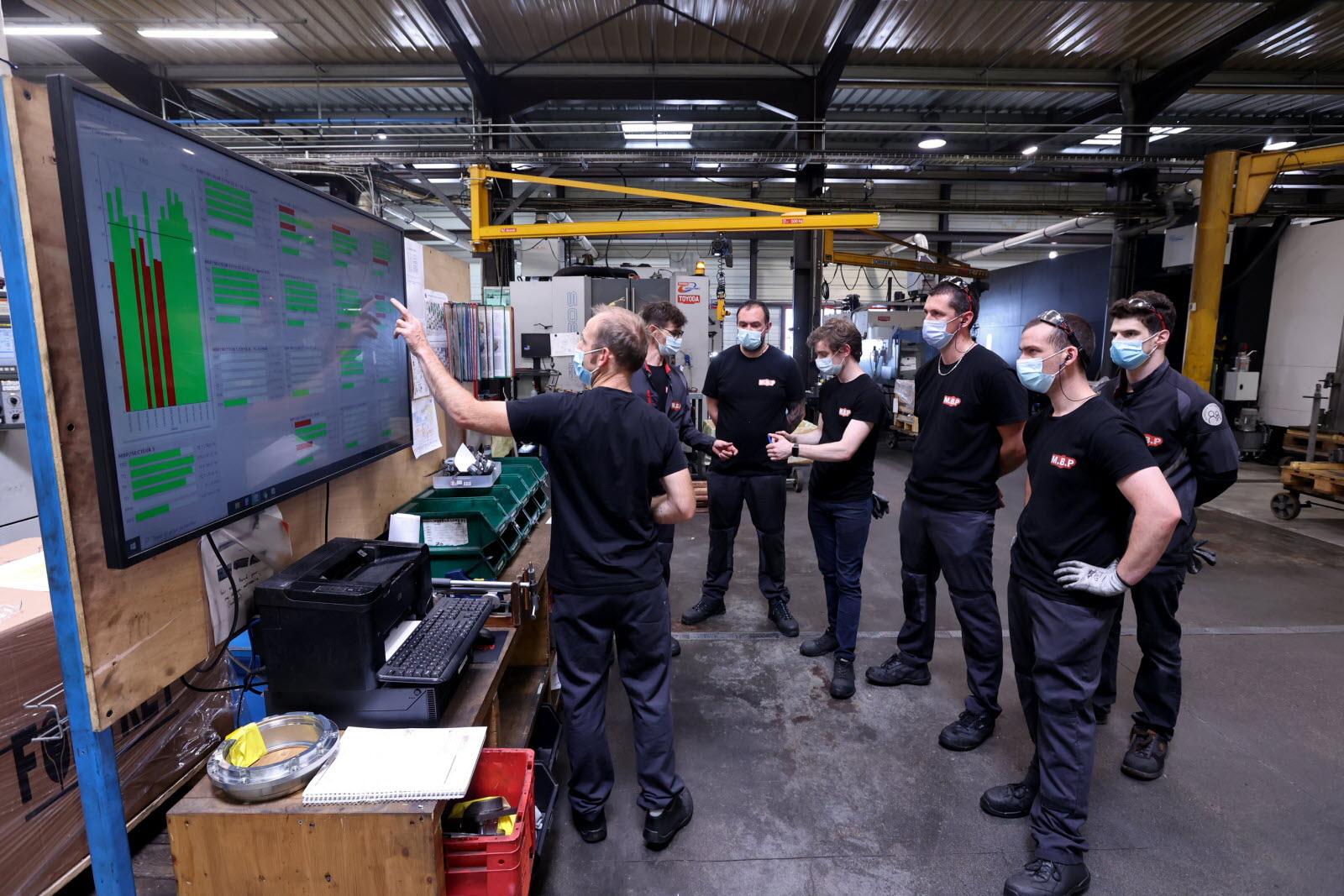 How Fabrication Outsourcing Helps Manufacturers Stay Profitable During Economic Uncertainty