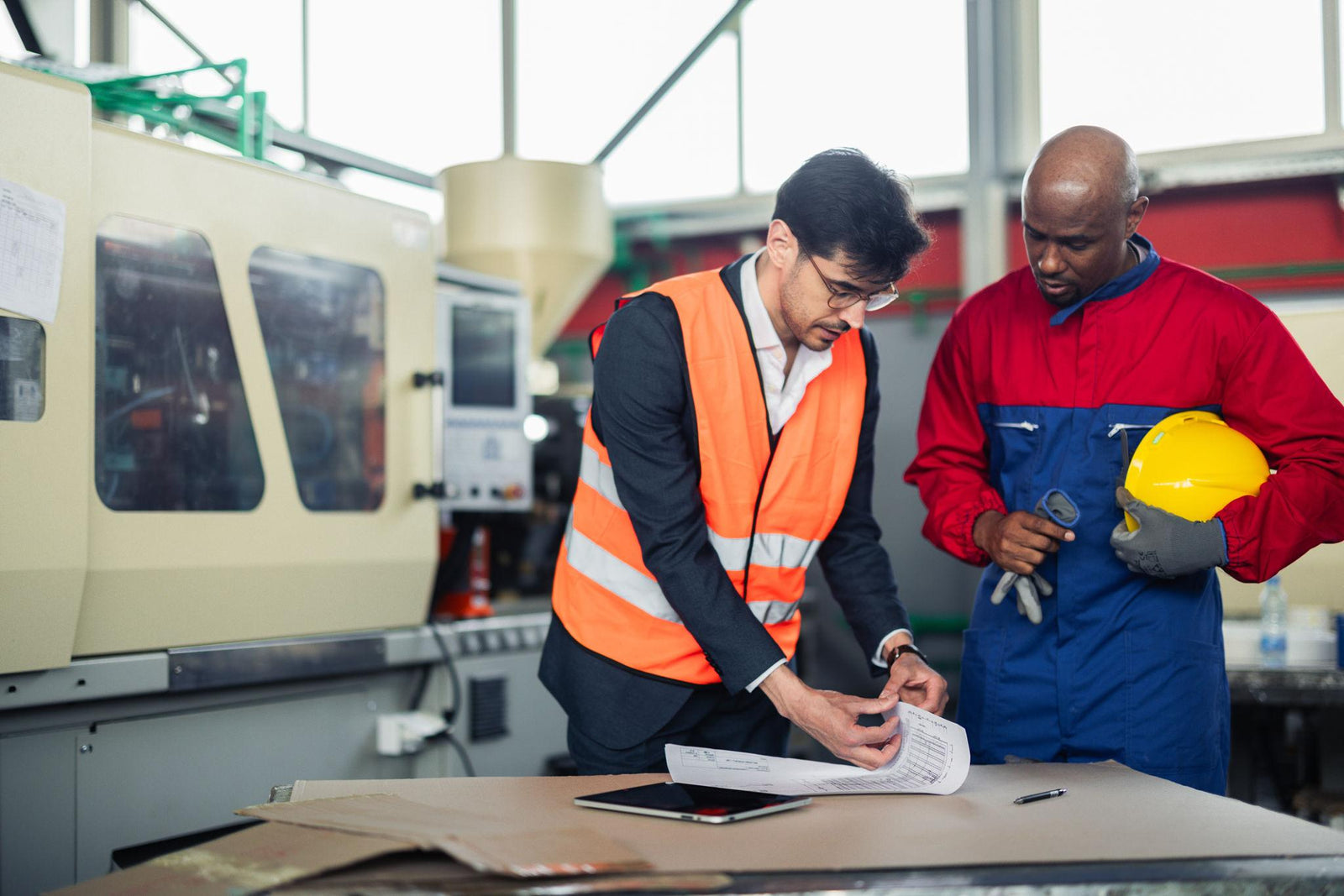 How Fabrication Outsourcing Helps Reduce Business Risk in Manufacturing