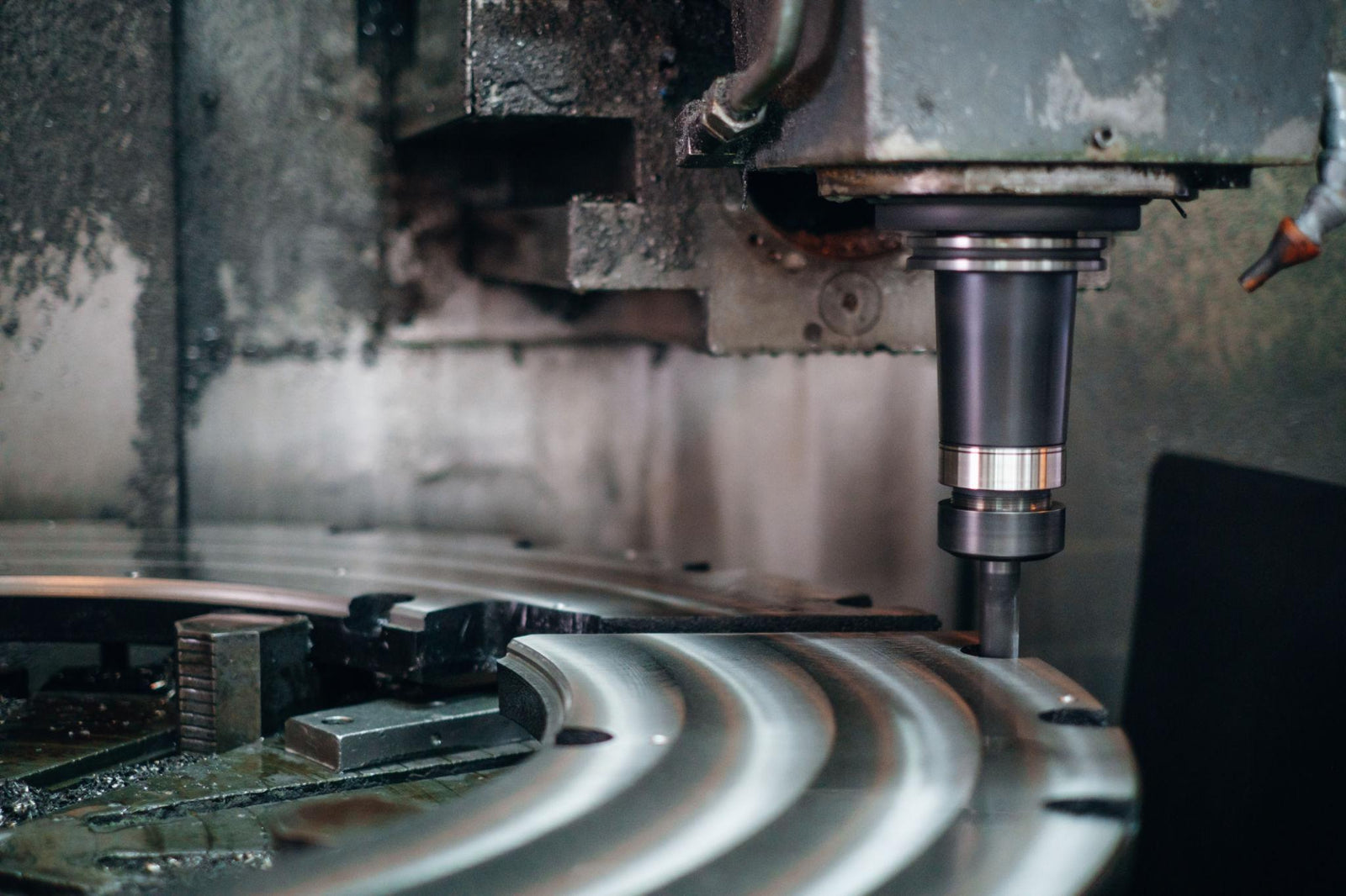 How Fabrication Outsourcing Helps You Handle Custom and One-Off Projects Efficiently