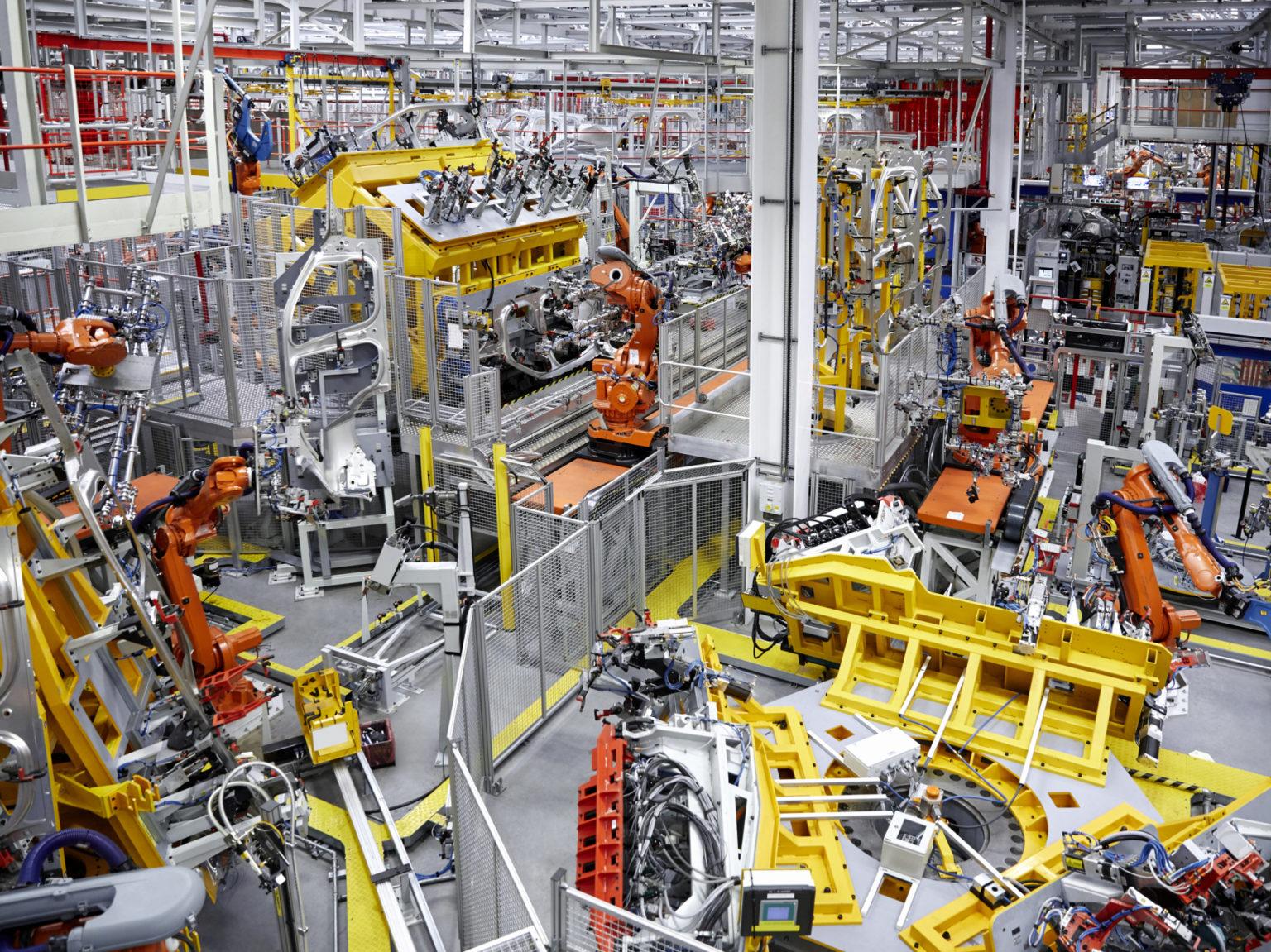 How Fabrication Outsourcing Helps You Improve Production Flexibility Without Increasing Overhead