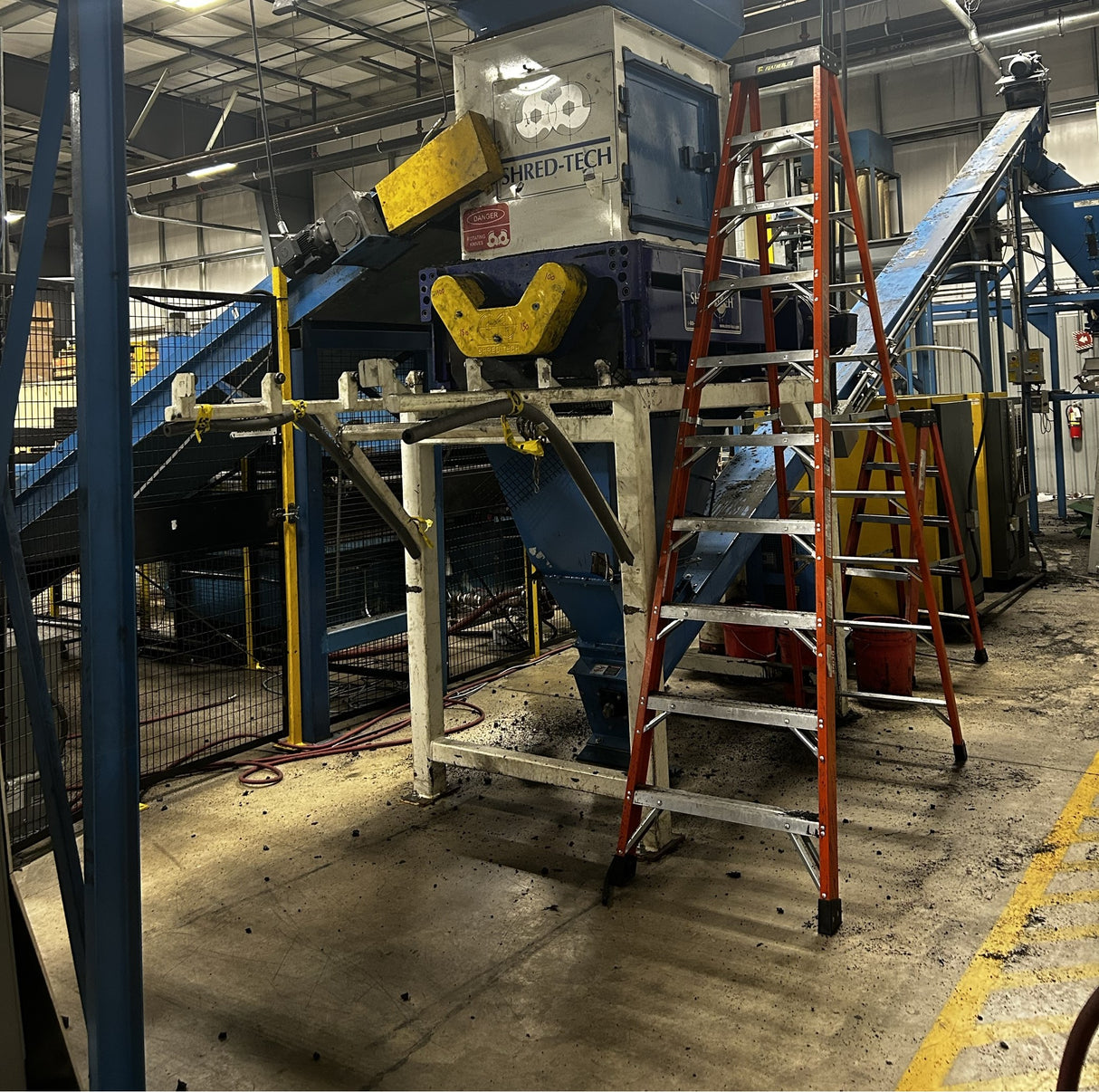 Shred-Tech STQ-50 Industrial 4-Shaft Shredder with Conveyor