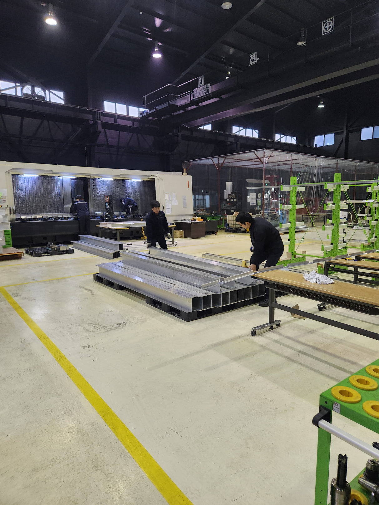 Mazak SVC-2000L/200 CNC Vertical Machining Center